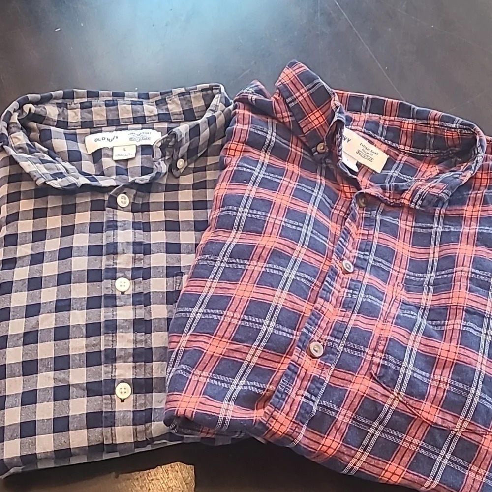 2 Old Navy Men‎ Shirts L Button Up Long Sleeve Collared Plaid Red Gray Navy Blue